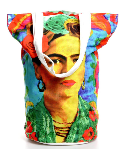 A táskák sem maradhatnak ki a válogatásból, ezért szemezgess a limitált darabszámú, Frida-kollekciós vászontáskáink közül, amiket csak webshopon érhetsz el 6.990 Ft-ért.