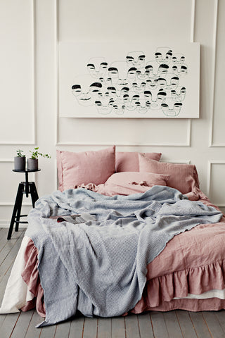 Linen bedding