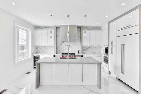 white monochromatic kitchen