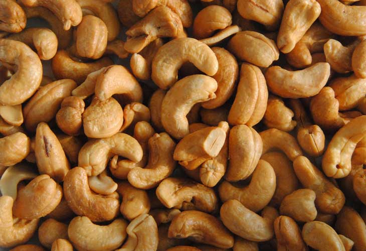 Cashews - Collagen-rich foods