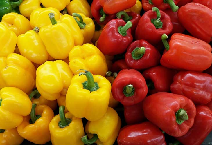 Red and yellow peppers - Collagen-rich foods