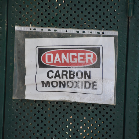 How does carbon monoxide pollutant negatively affect your skin?