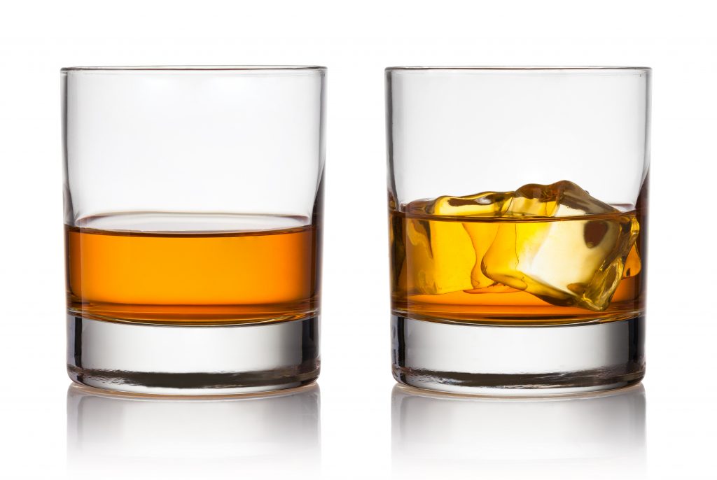A neat drink vs a drink on the rocks - Image by Hearthstone