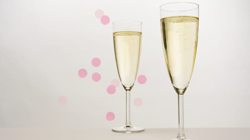 2 Champagne flutes filled with Champagne
