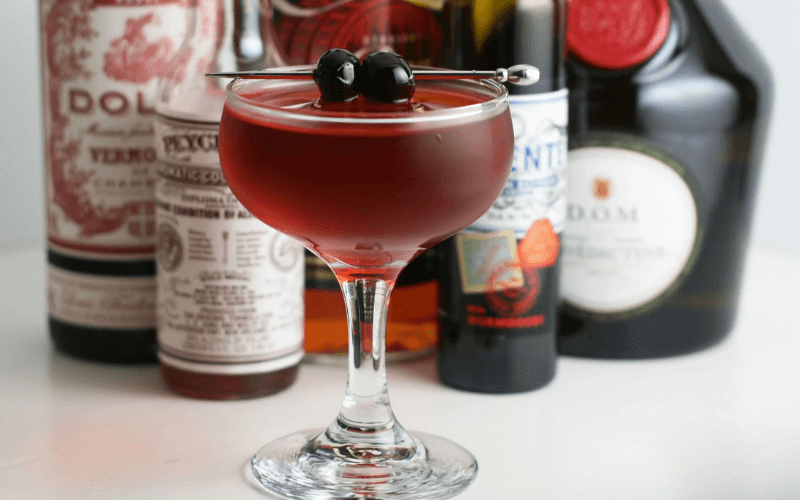 A glass of A La Louisiane Cocktail