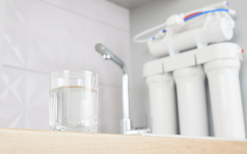  A glass of clean water with an osmosis filter in a kitchen interior