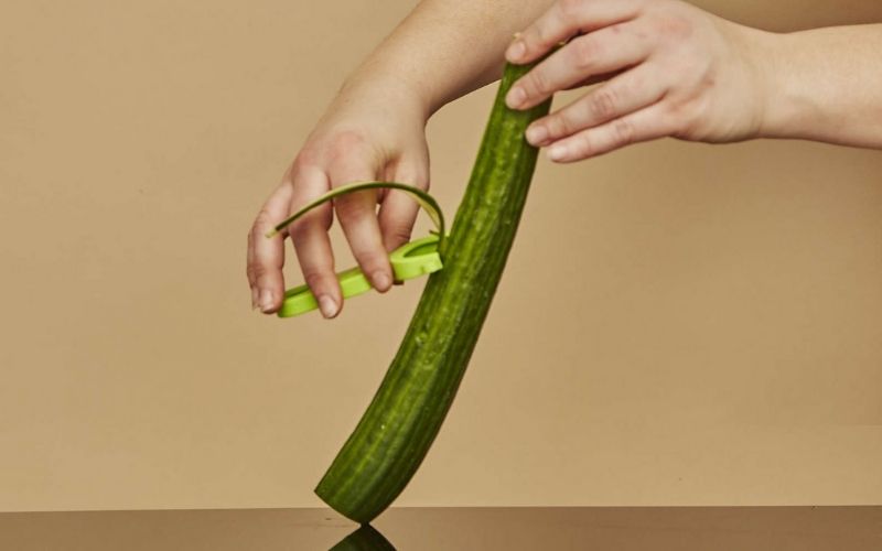 Cutting cucumber
