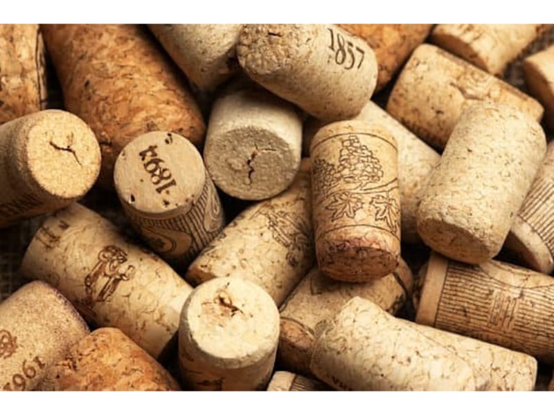 Different types of wine corks