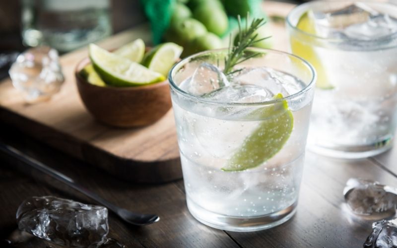 A glass of Gin and Tonic cocktail