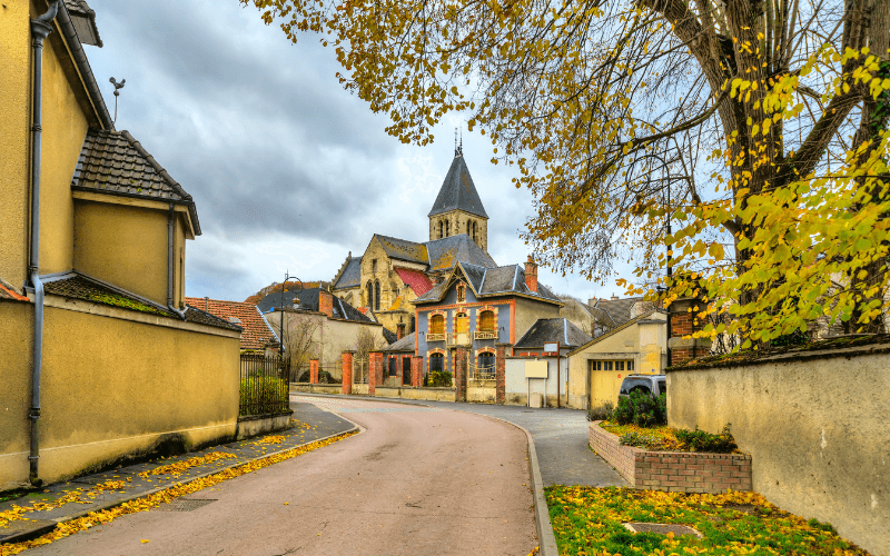 A quirky house by the road in Ay, Epernay