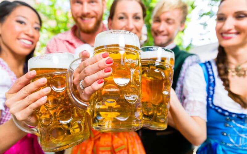 People toasting their beer mugs