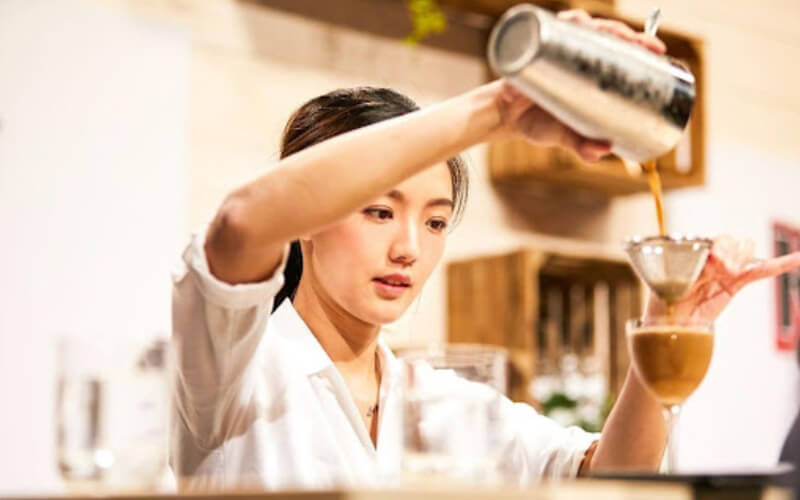 Shelley Tai pouring liquor