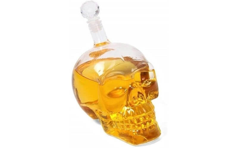 Skull-shaped decanter - Image by Amazon