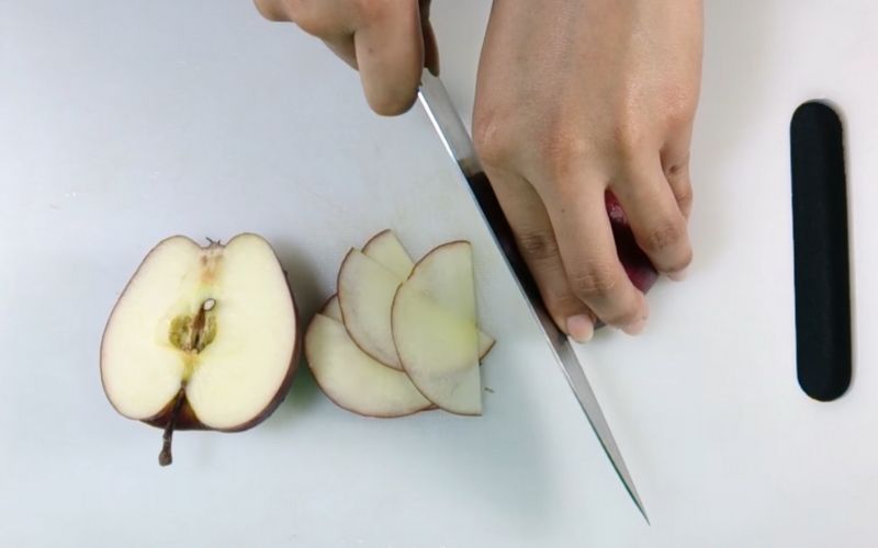 Slicing the apple thinly