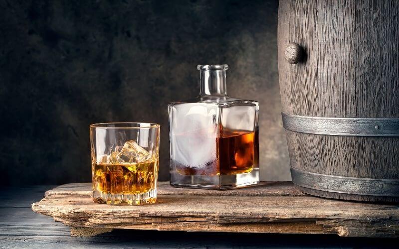 17 Types Of Decanters That Work Best For Your Liquor Collection ...