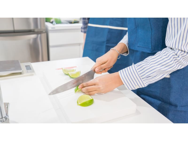 A person cutting limes