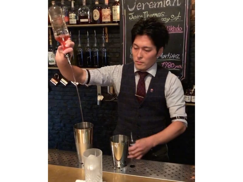 Hiroshi Ichikawa pouring liquor into the cocktail shaker