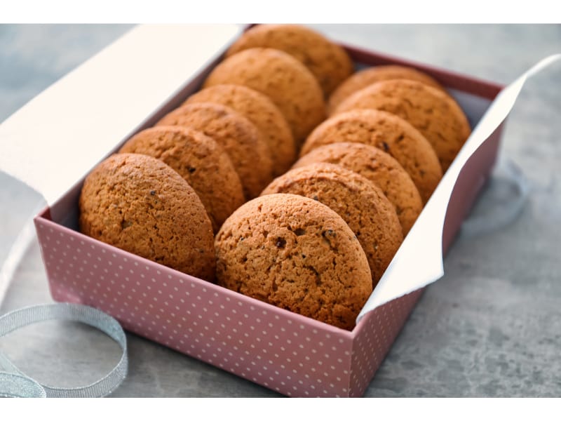 box with delicious oatmeal cookies