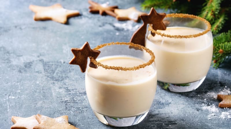 White Kahlua with star-shaped biscuits