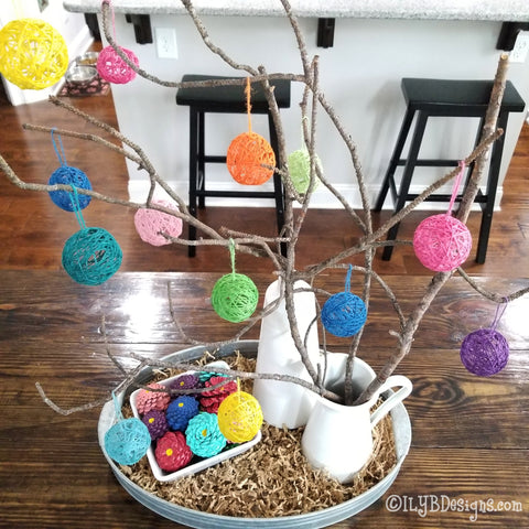 MAKE YOUR OWN STRING BALL USING A BALLOON! Decorate your room for spring! 