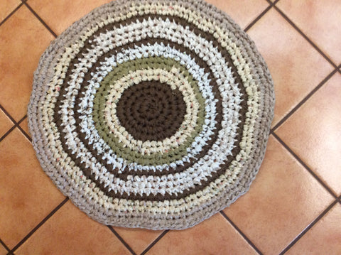 Download Make an Easy Round Rag Rug Using Recycled Sheets - Rag Rugs by Erin