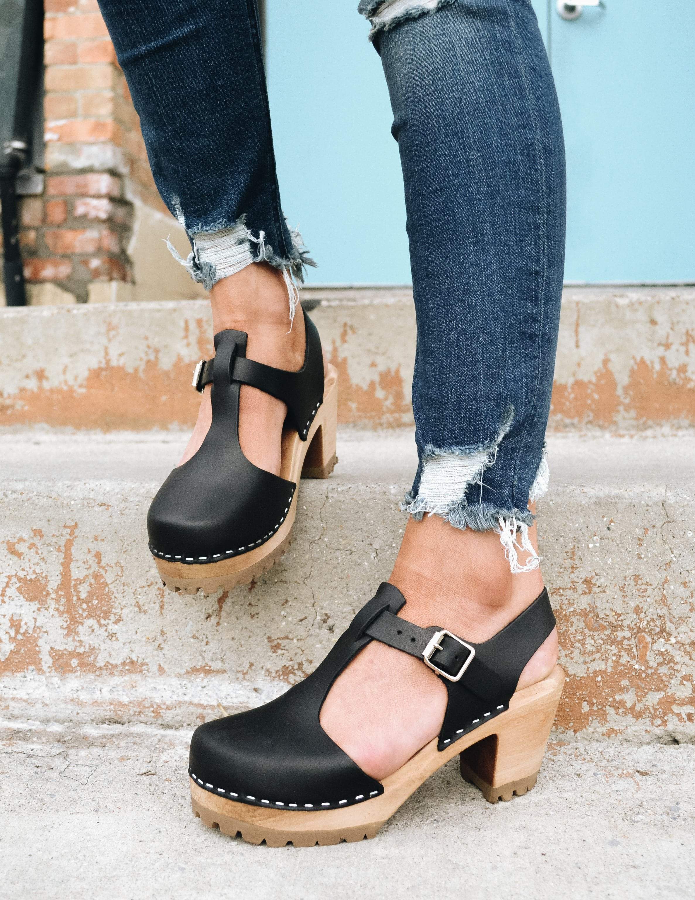 mia black clogs