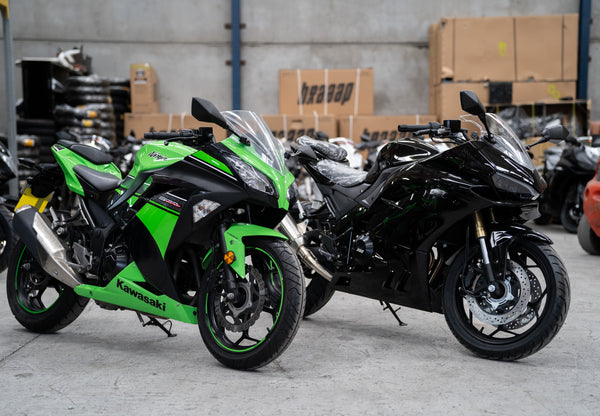 Kawasaki Ninja 300 and braaap Moto4