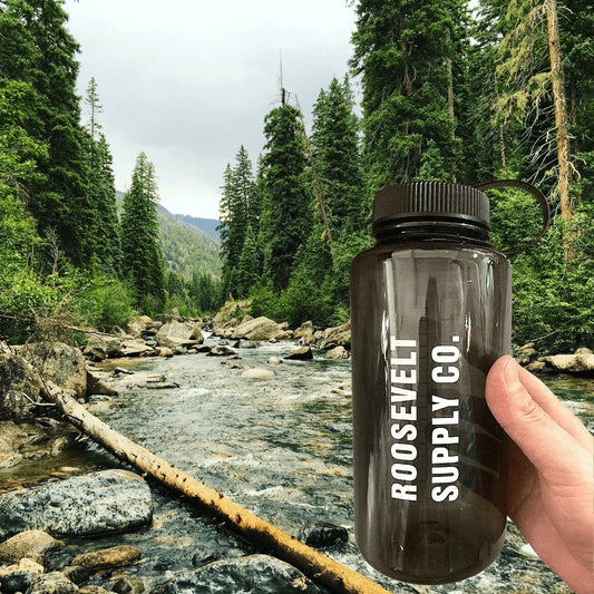 https://cdn.shopify.com/s/files/1/1218/2684/products/32oz-nalgene-water-bottle-209508.jpg?v=1675274843&width=533