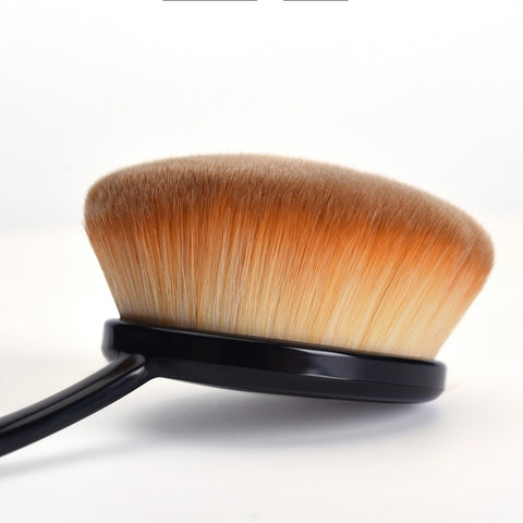 Oval makeup brush