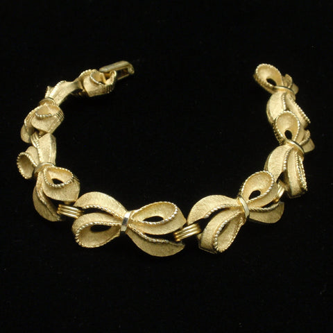 Trifari Bracelet with Bow Links Vintage – World of Eccentricity & Charm