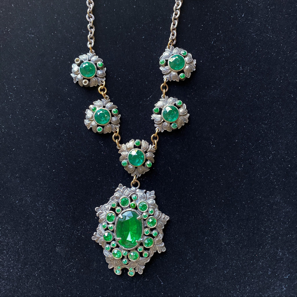 Singer Cohen Vintage Necklace Green Stones – World of Eccentricity & Charm