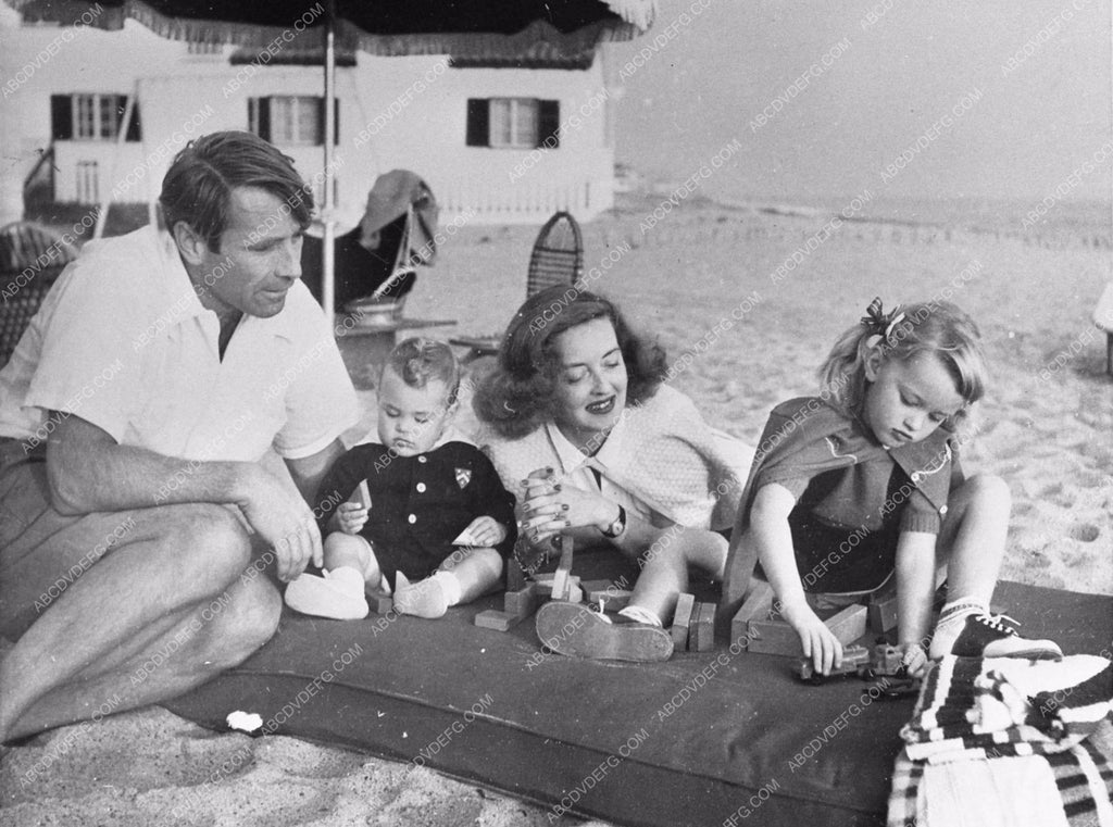 1951 candid photo Bette Davis Gary Merrill & kids at their beach house ...