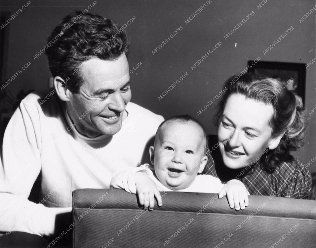 candid Robert Ryan wife Jessica Cadwalader and child at home 2107-01 ...