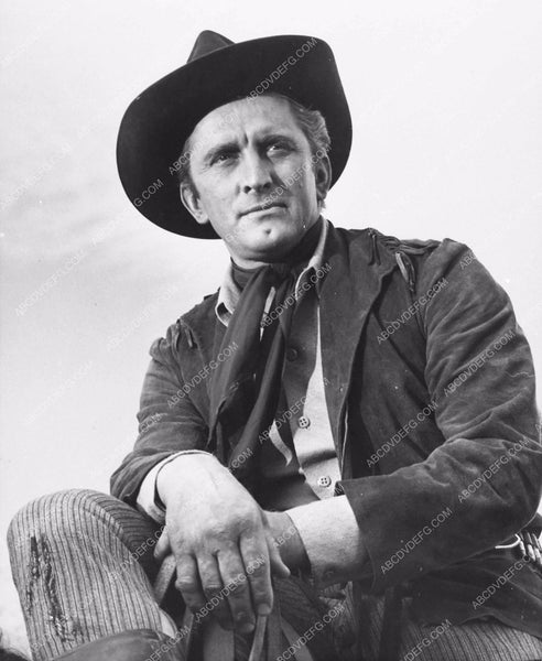 Kirk Douglas poses for a western portrait 2245-31 – ABCDVDVIDEO