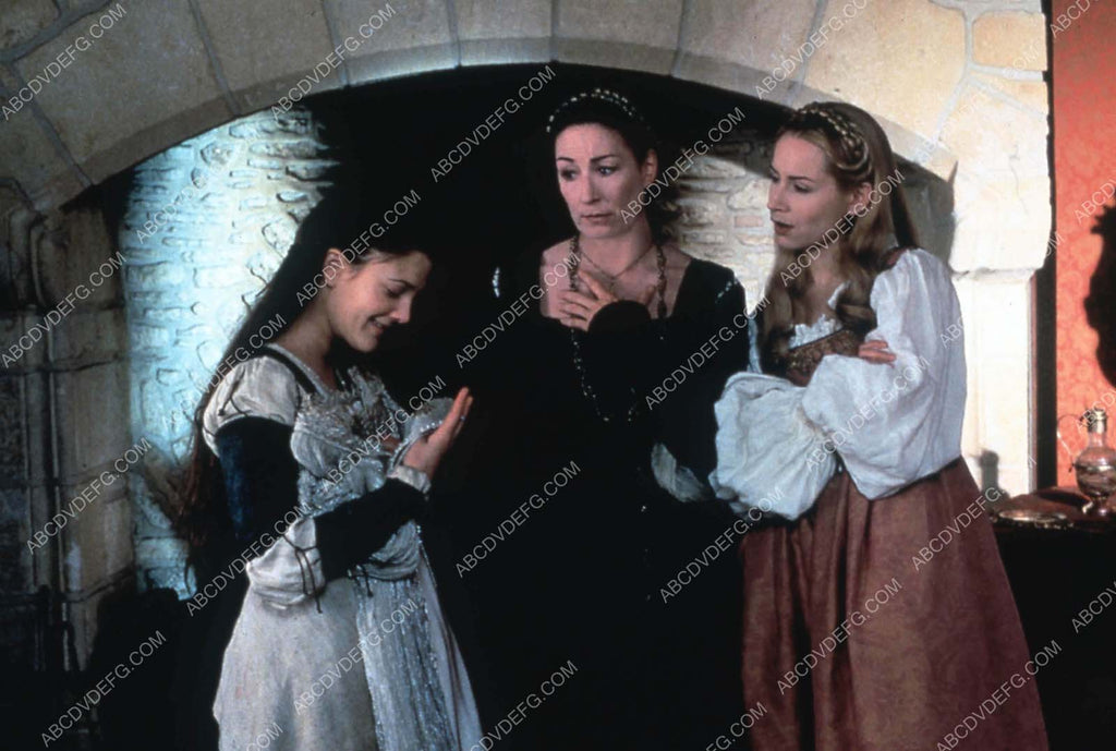 Drew Barrymore Anjelica Huston Megan Dodds film Ever After 35m-13525 ...