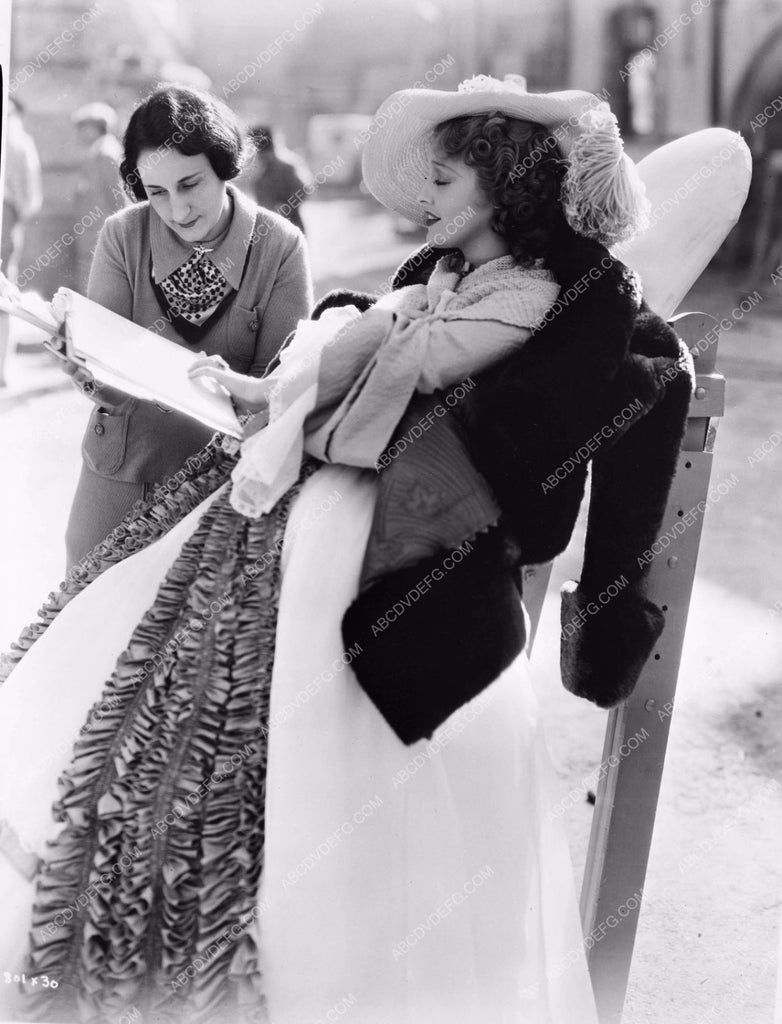 Jeanette MacDonald behind the scenes film Naughty Marietta naug810-08 ...