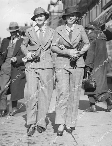 crp-00359 1933 news photo women in suits Sarah Williams Minnie Stephen ...