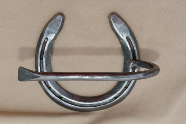 horseshoe buckle holder