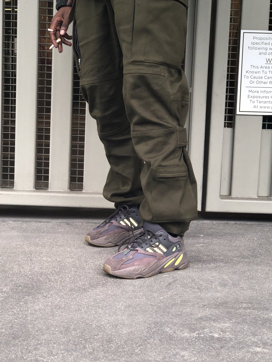 yeezy 700 mauve clothing