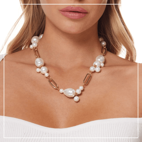 Women Wearing Multi Layered Small Pearl Necklace Stock Photo - Download  Image Now - Necklace, Pearl Jewelry, Culture of India - iStock
