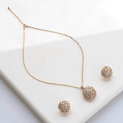 Necklace Should You Pair With A Square Neckline