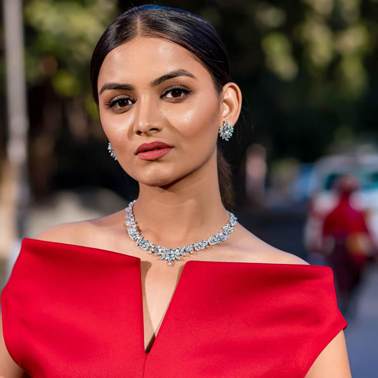 necklace for gown