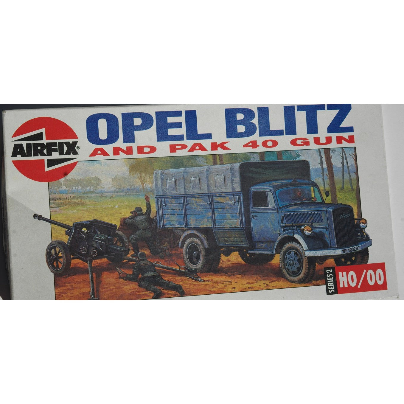 Läs mer om AIRFIX 02315 OPEL BLITZ AND PAK 40 GUN H0/00 Byggsats