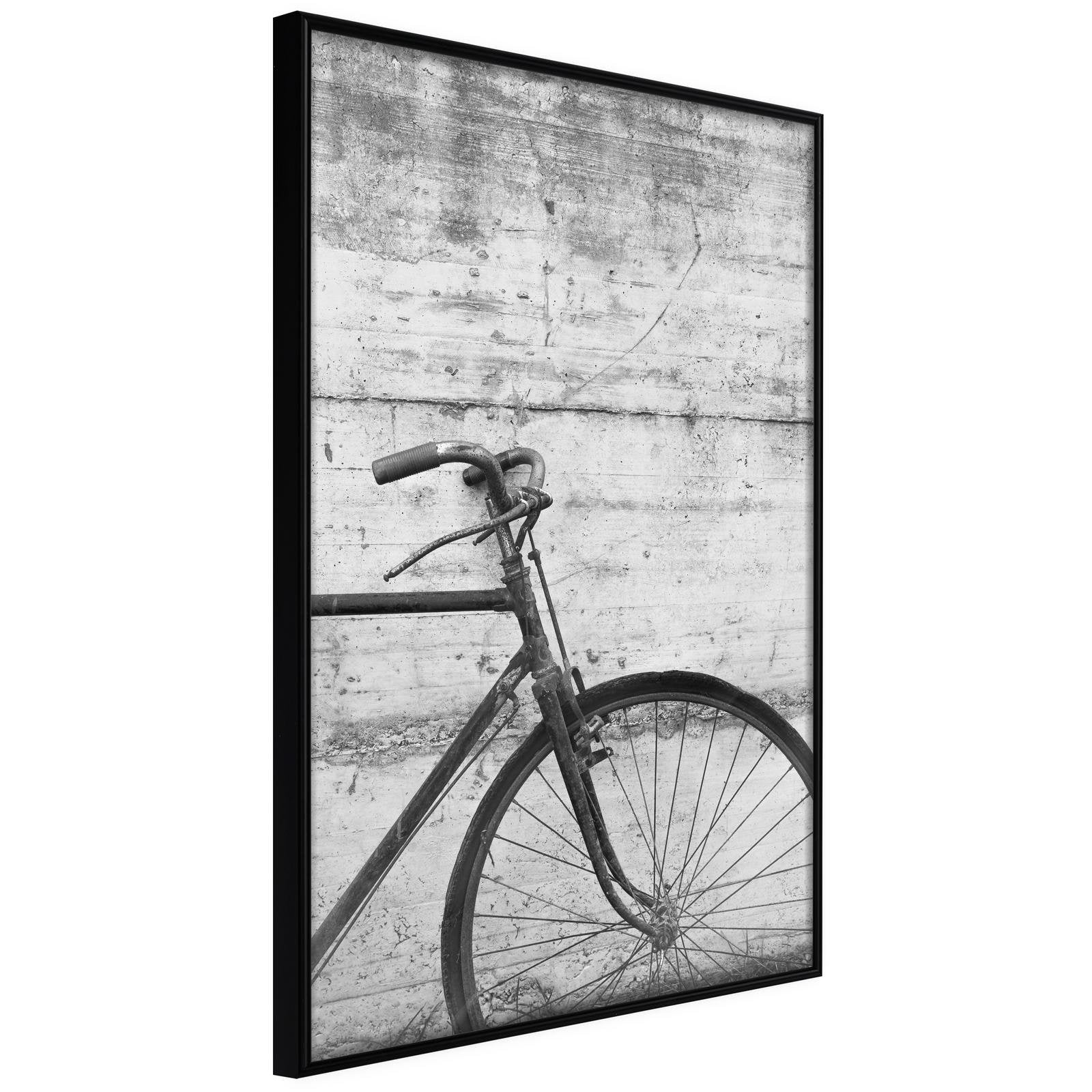 Läs mer om Inramad Poster / Tavla - Bicycle Leaning Against the Wall - 40x60 Svart ram