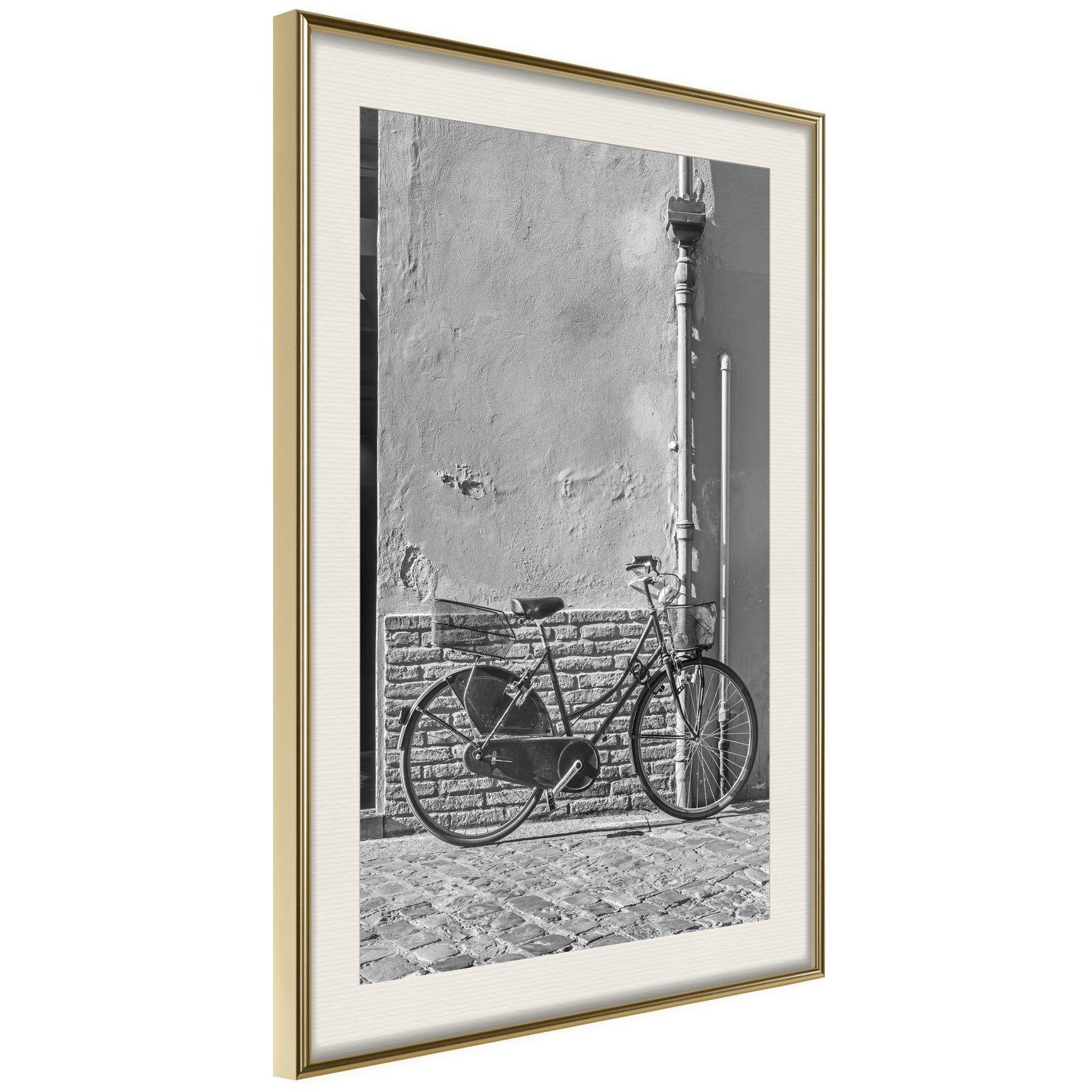 Läs mer om Inramad Poster / Tavla - Bicycle with Black Tires - 30x45 Guldram med passepartout