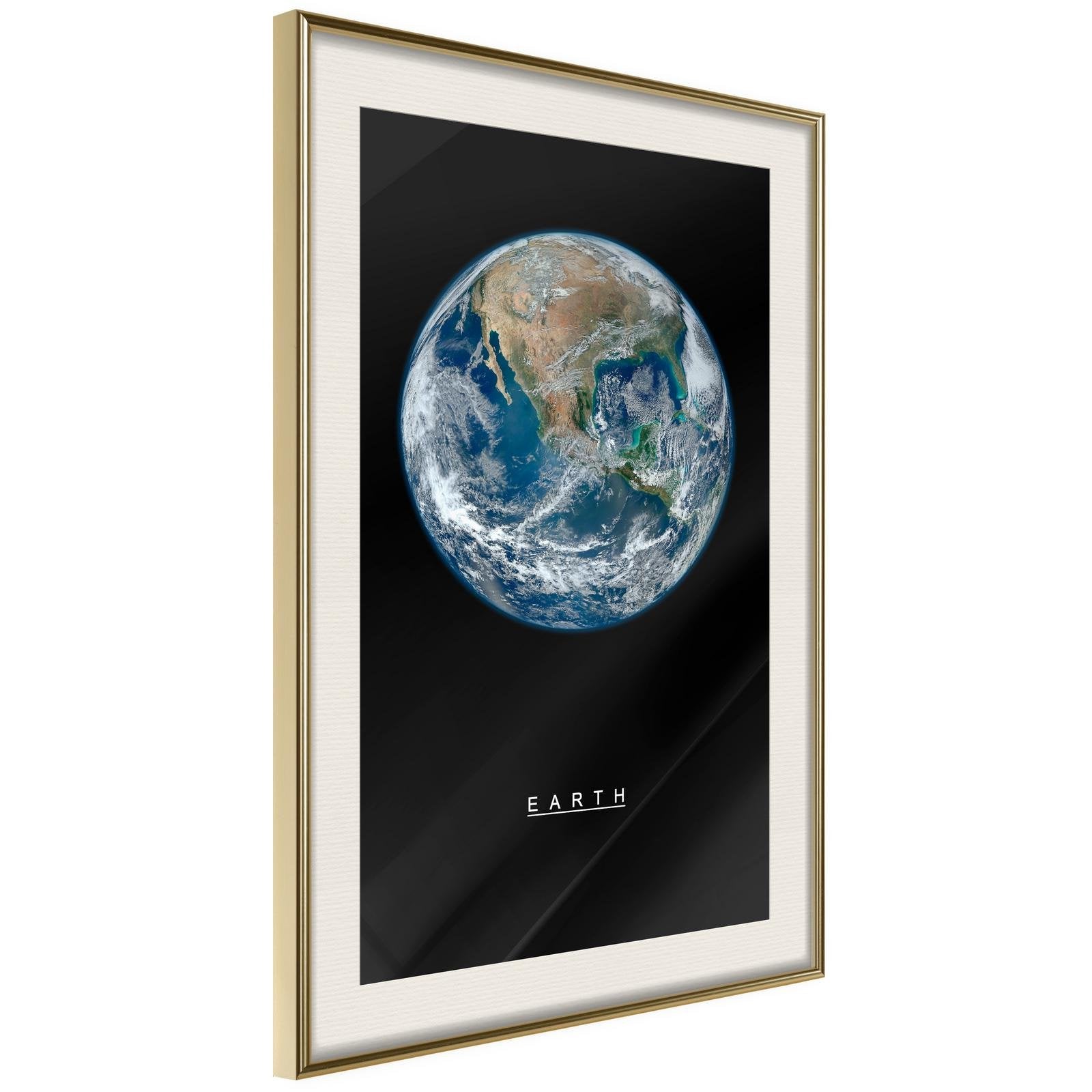 Inramad Poster / Tavla - The Solar System: Earth - 30x45 Guldram med passepartout