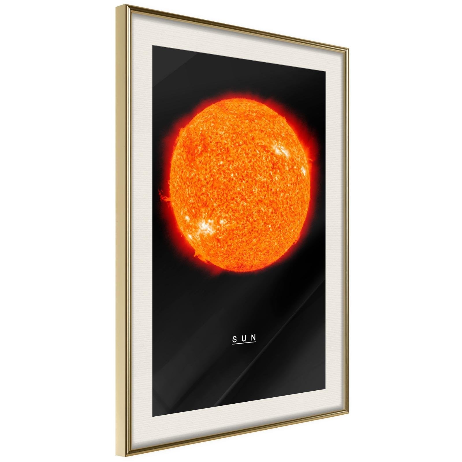 Läs mer om Inramad Poster / Tavla - The Solar System: Sun - 30x45 Guldram med passepartout