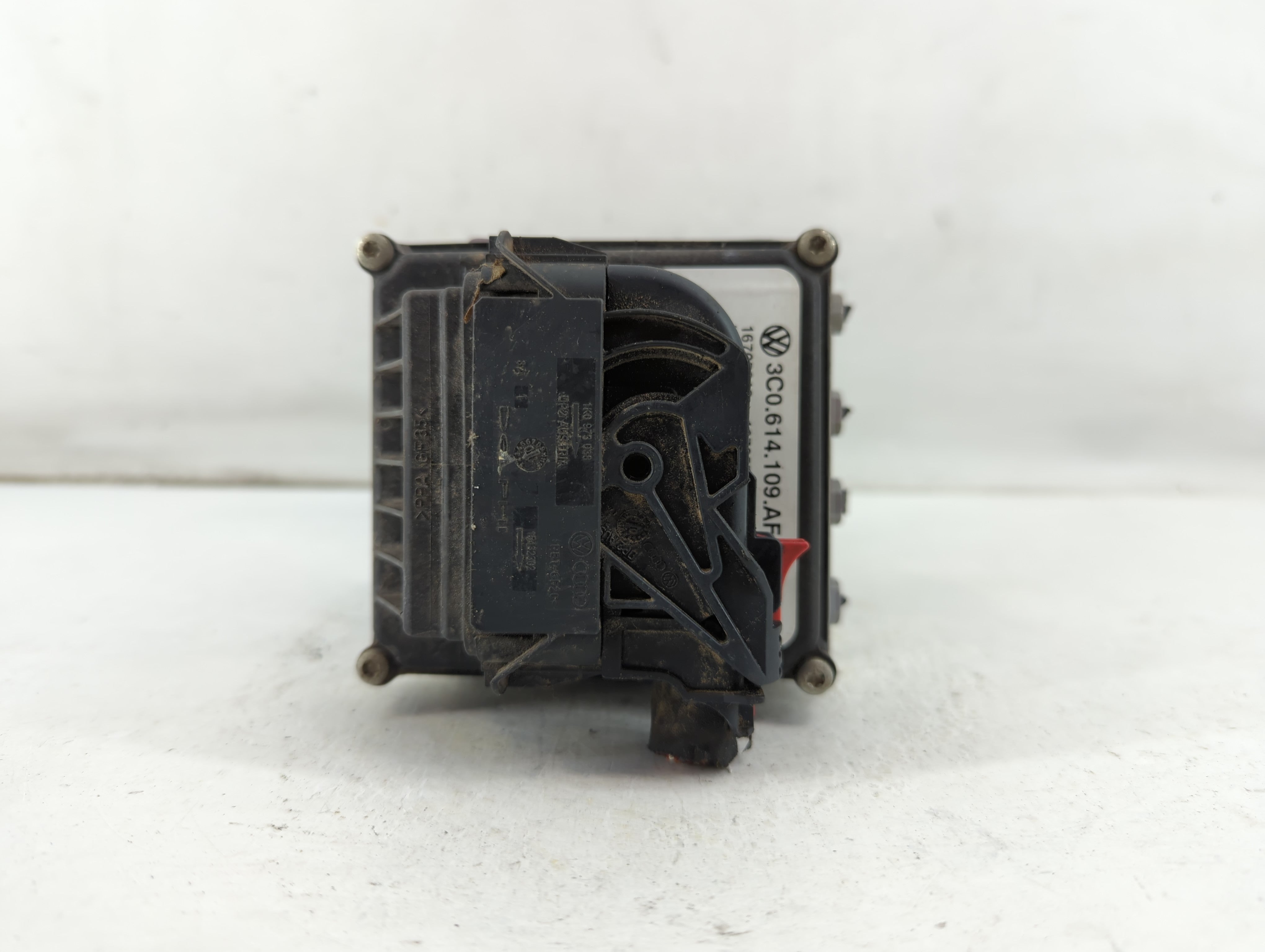 2009-2011 Volkswagen Cc ABS Pump Control Module Replacement P/N:3C0 614 109 AF 16705912 Fits Fits 2009 2010 2011 OEM Used Auto Parts - Oemusedautoparts1.com