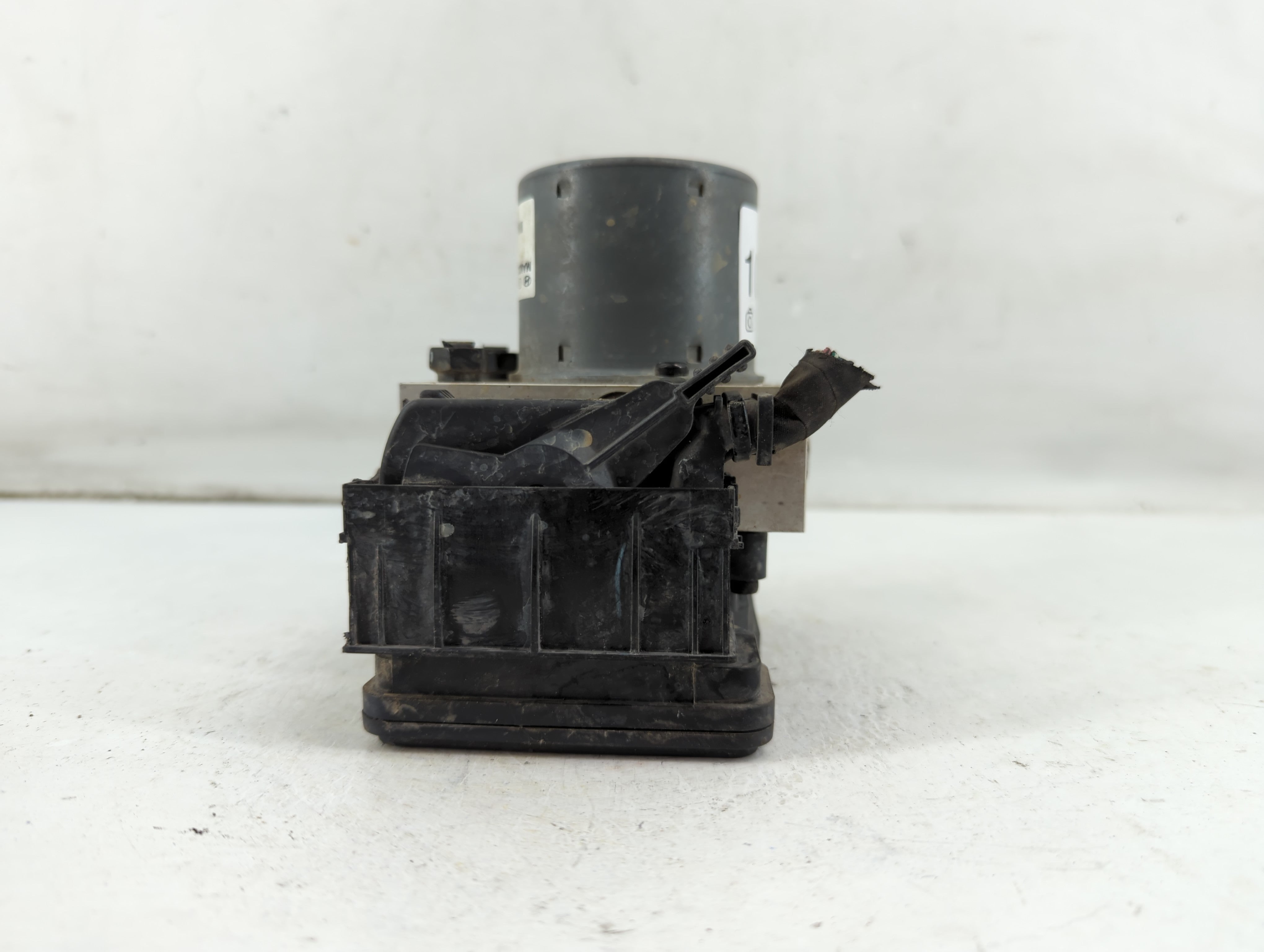 2011-2013 Kia Optima ABS Pump Control Module Replacement P/N:58920-2T550 Fits Fits 2011 2012 2013 OEM Used Auto Parts - Oemusedautoparts1.com