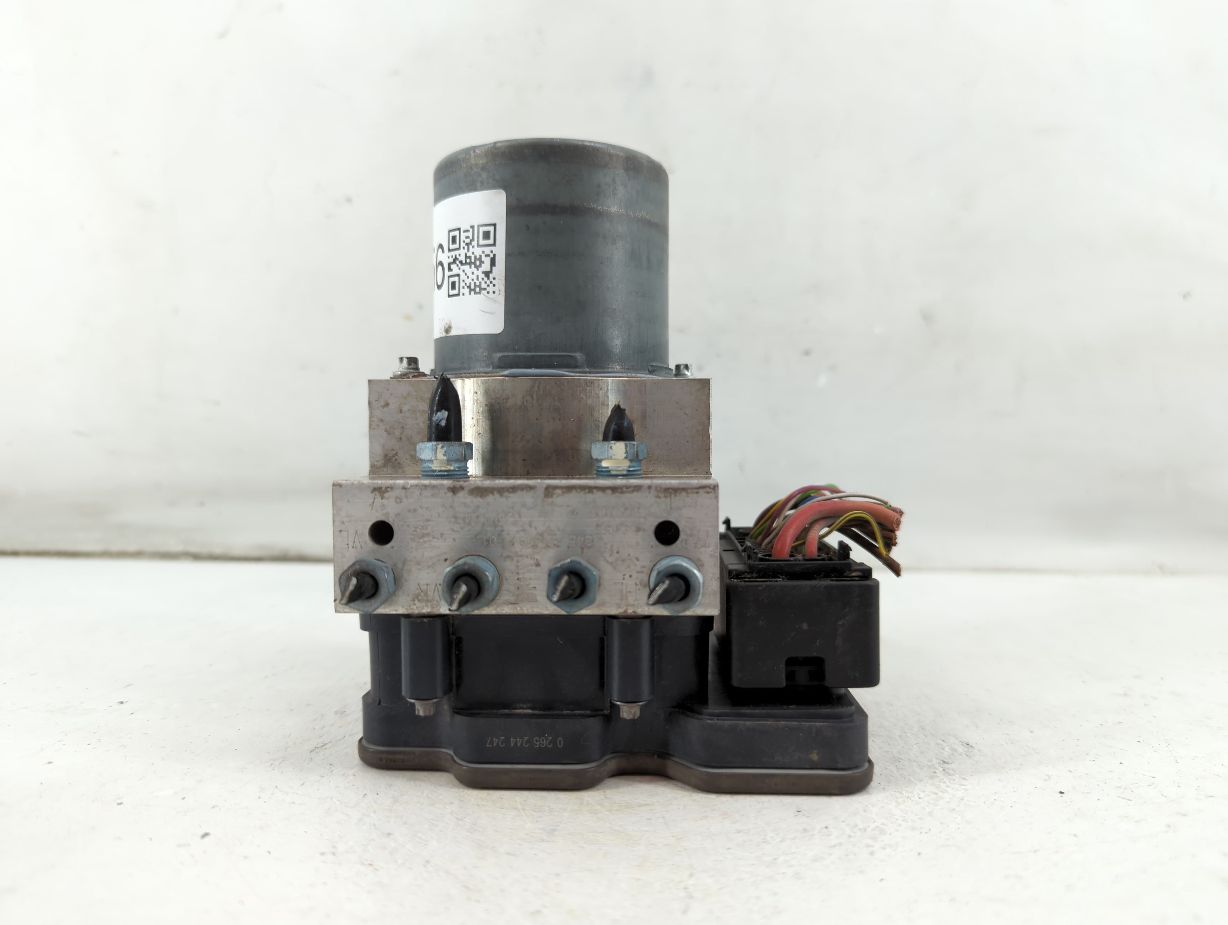 2014-2018 Bmw X5 ABS Pump Control Module Replacement P/N:3451 6856841-01 Fits Fits 2014 2015 2016 2017 2018 2019 OEM Used Auto Parts - Oemusedautoparts1.com